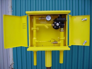 Домовой газорегуляторный пункт ДРП3С с регулятором FES на стене